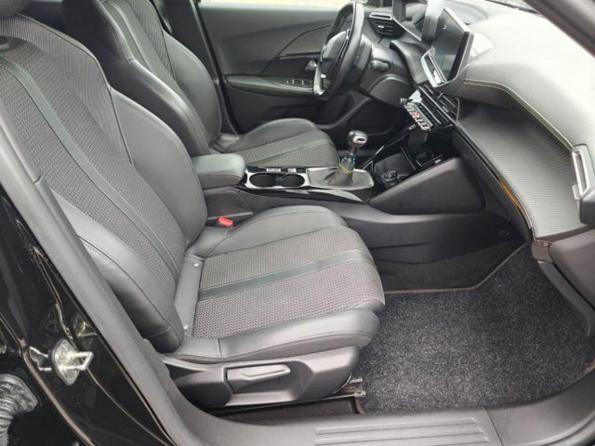 Peugeot 2008 PureTech 130 S&S EAT8 GT Line (7)