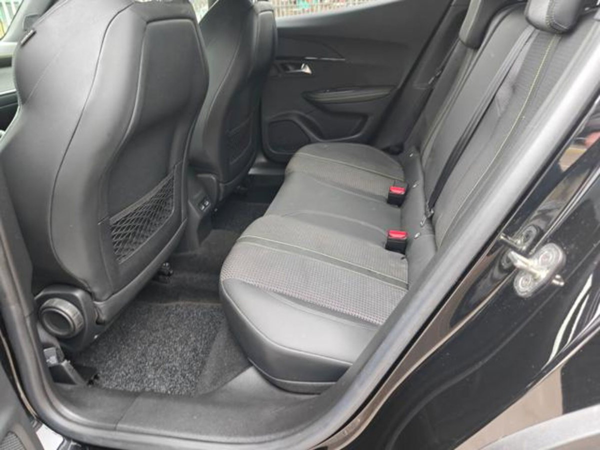 Peugeot 2008 PureTech 130 S&S EAT8 GT Line (8)