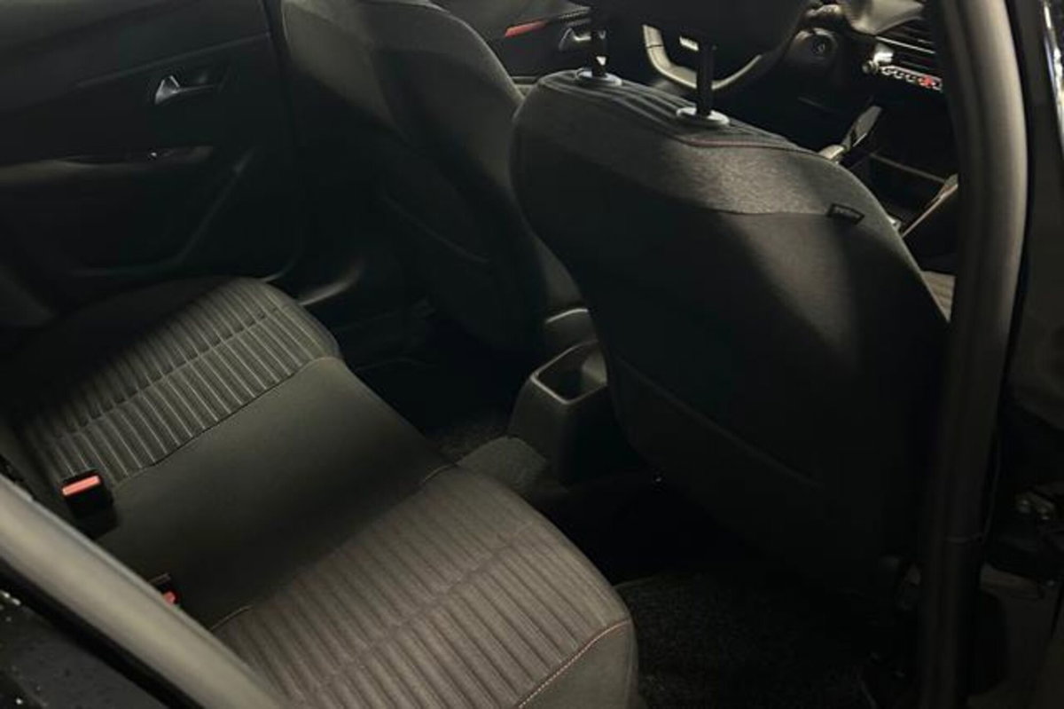 Peugeot 208 1.2 puretech Active s&s 75cv (14)