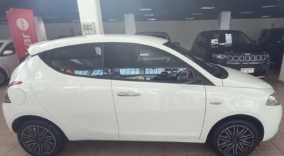 Lancia Ypsilon 1.2 69 CV 5 porte Gold (4)