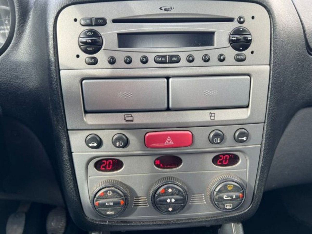 Alfa Romeo 147 1.9 JTD (120) 5 porte C'N'C (11)