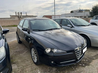 Alfa Romeo 147 1.9 JTD (120) 5 porte Moving (2)