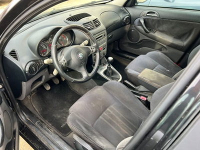 Alfa Romeo 147 1.9 JTD (120) 5 porte Moving (7)