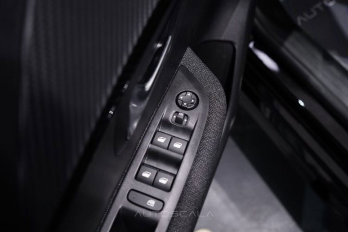Peugeot 208 1.2 hybrid Active 100cv e-dcs 6 (8)