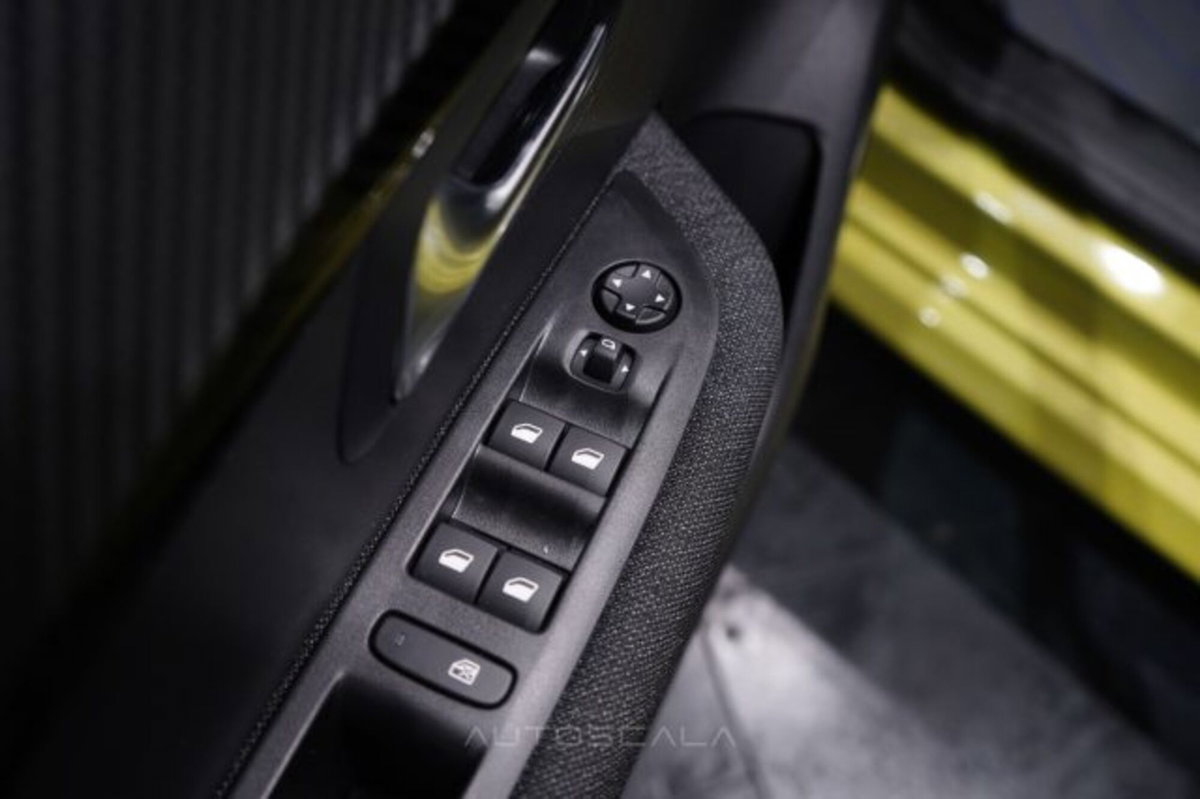 Peugeot 208 1.2 hybrid Active 100cv e-dcs 6 (10)