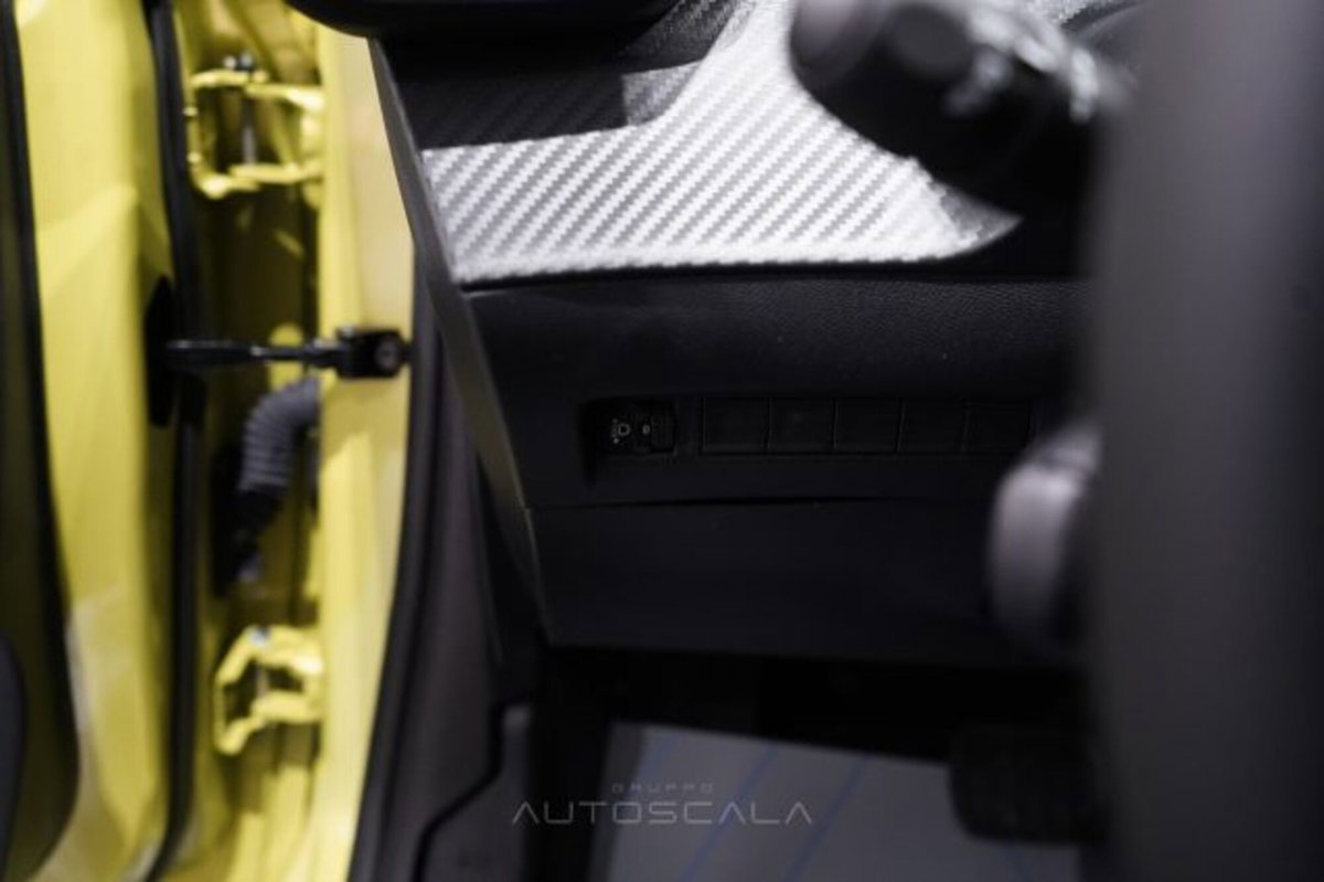 Peugeot 208 1.2 hybrid Active 100cv e-dcs 6 (12)