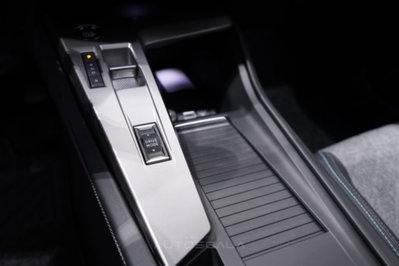 Peugeot 408 1.6 hybrid phev Allure 180cv e-eat8 (20)