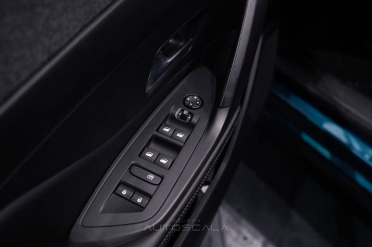 Peugeot 408 1.6 hybrid phev Allure 180cv e-eat8 (10)