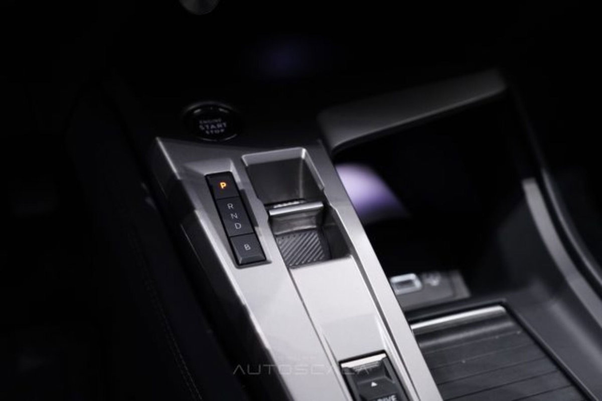 Peugeot 408 1.6 hybrid phev Allure 180cv e-eat8 (18)