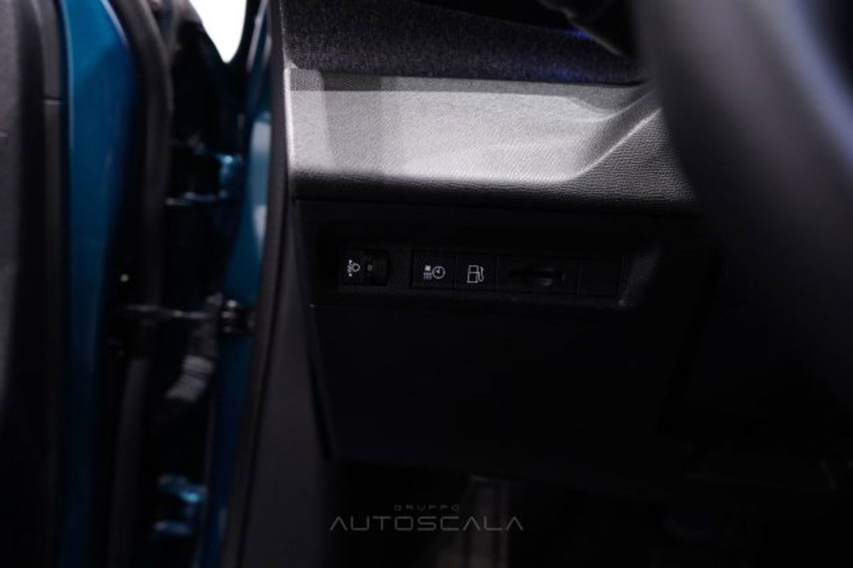 Peugeot 408 1.6 hybrid phev Allure 180cv e-eat8 (13)