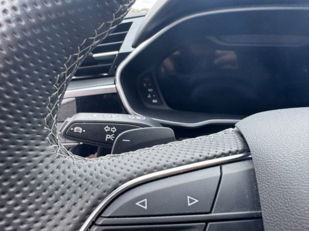 Audi Q3 Sportback 35 2.0 tdi Identity Black s-tronic (14)