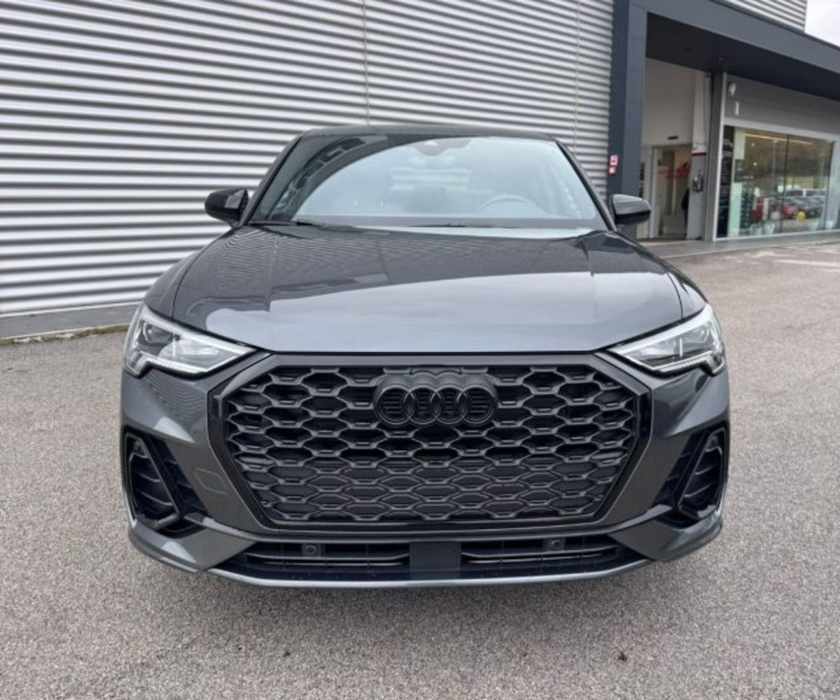 Audi Q3 Sportback 35 2.0 tdi Identity Black s-tronic (2)