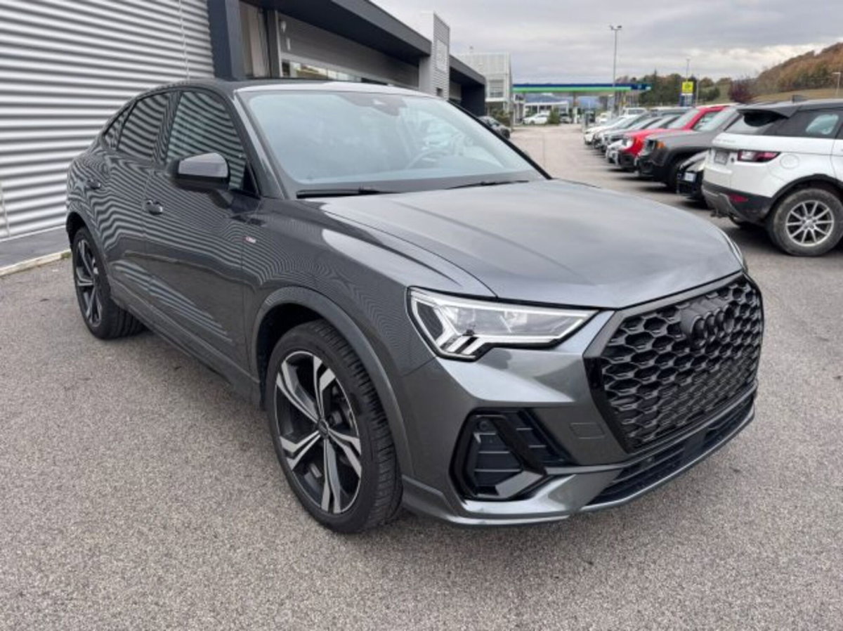 Audi Q3 Sportback 35 2.0 tdi Identity Black s-tronic (3)