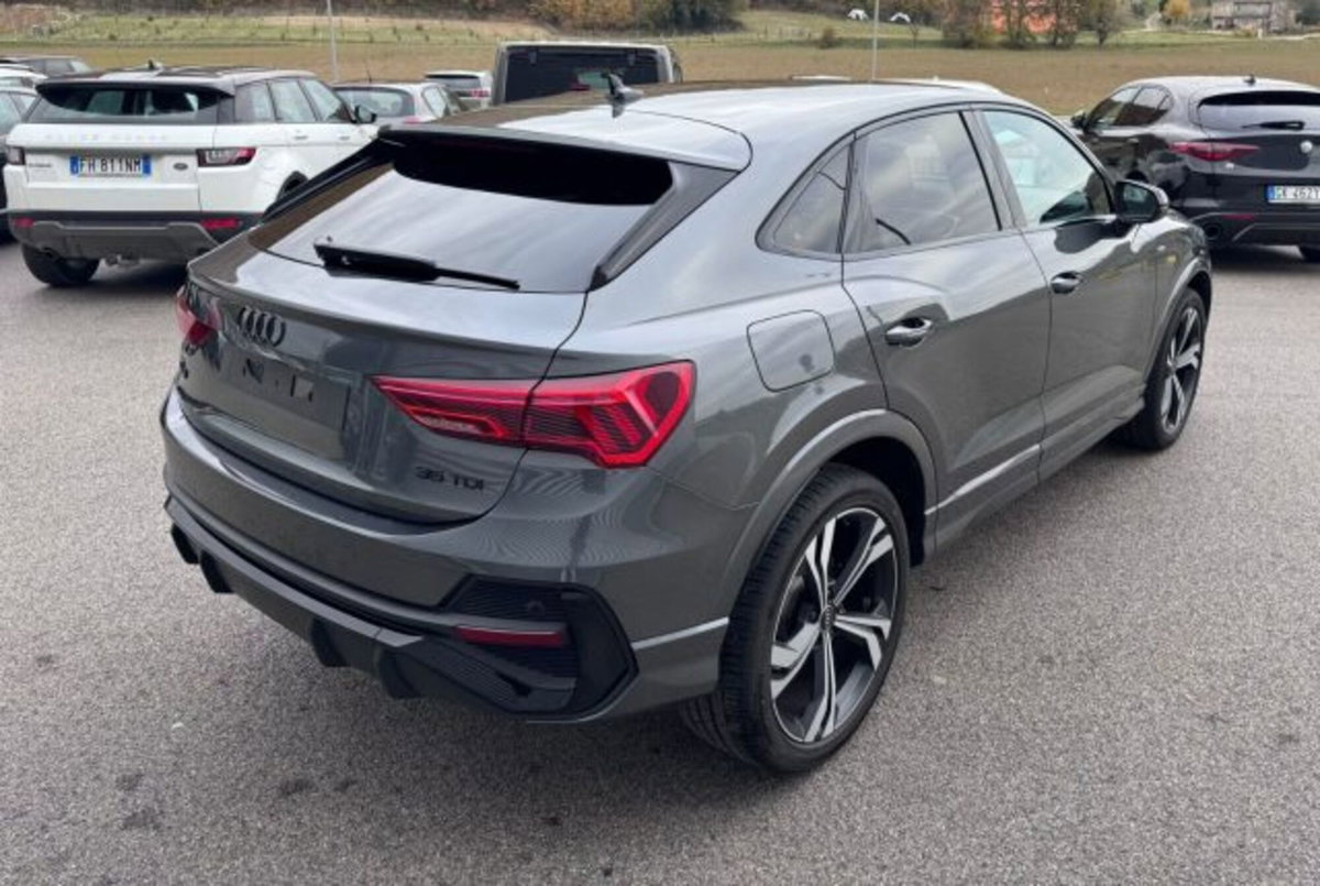 Audi Q3 Sportback 35 2.0 tdi Identity Black s-tronic (5)