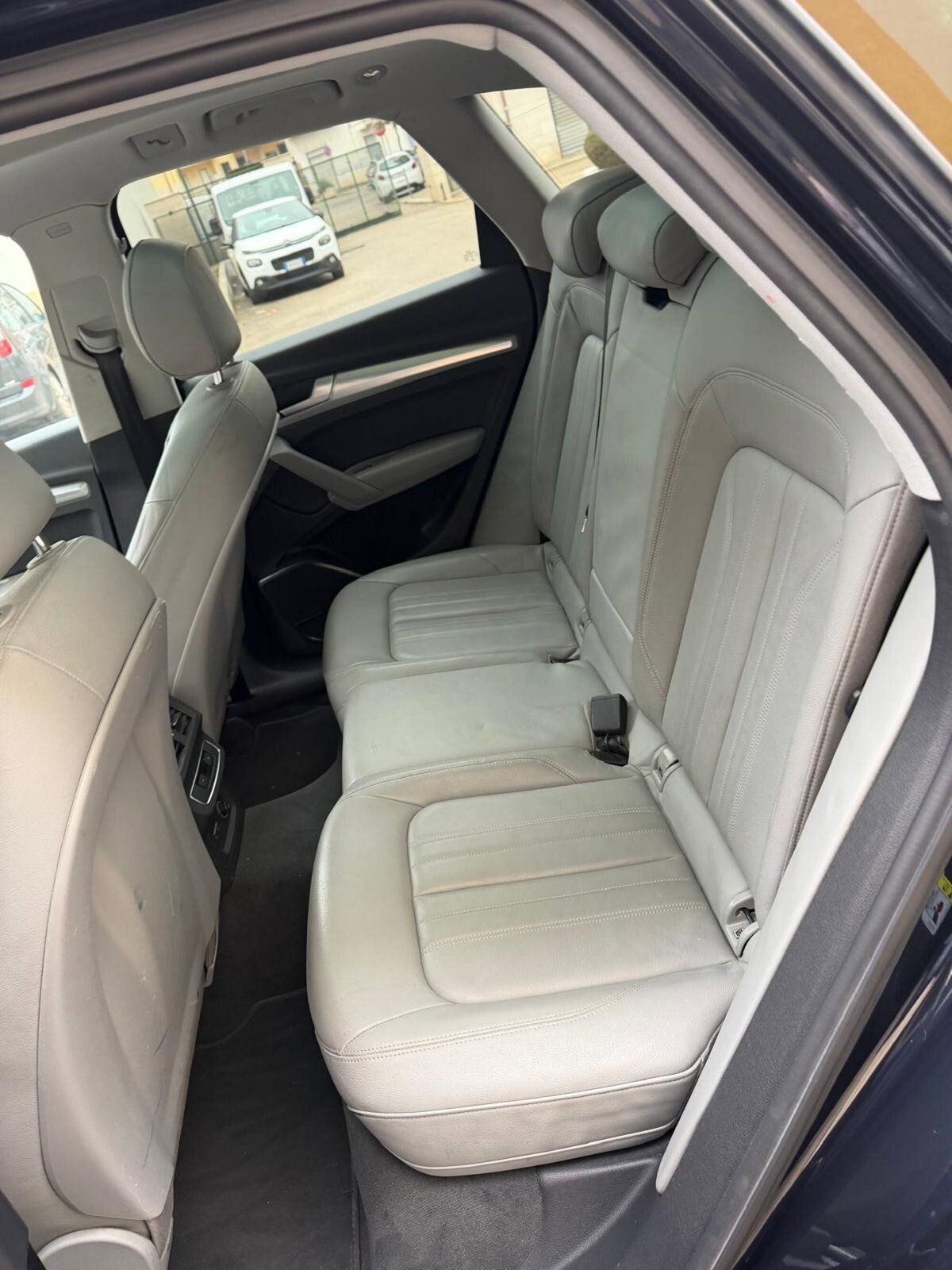 Audi Q5 35 TDI quattro S tronic Design (13)