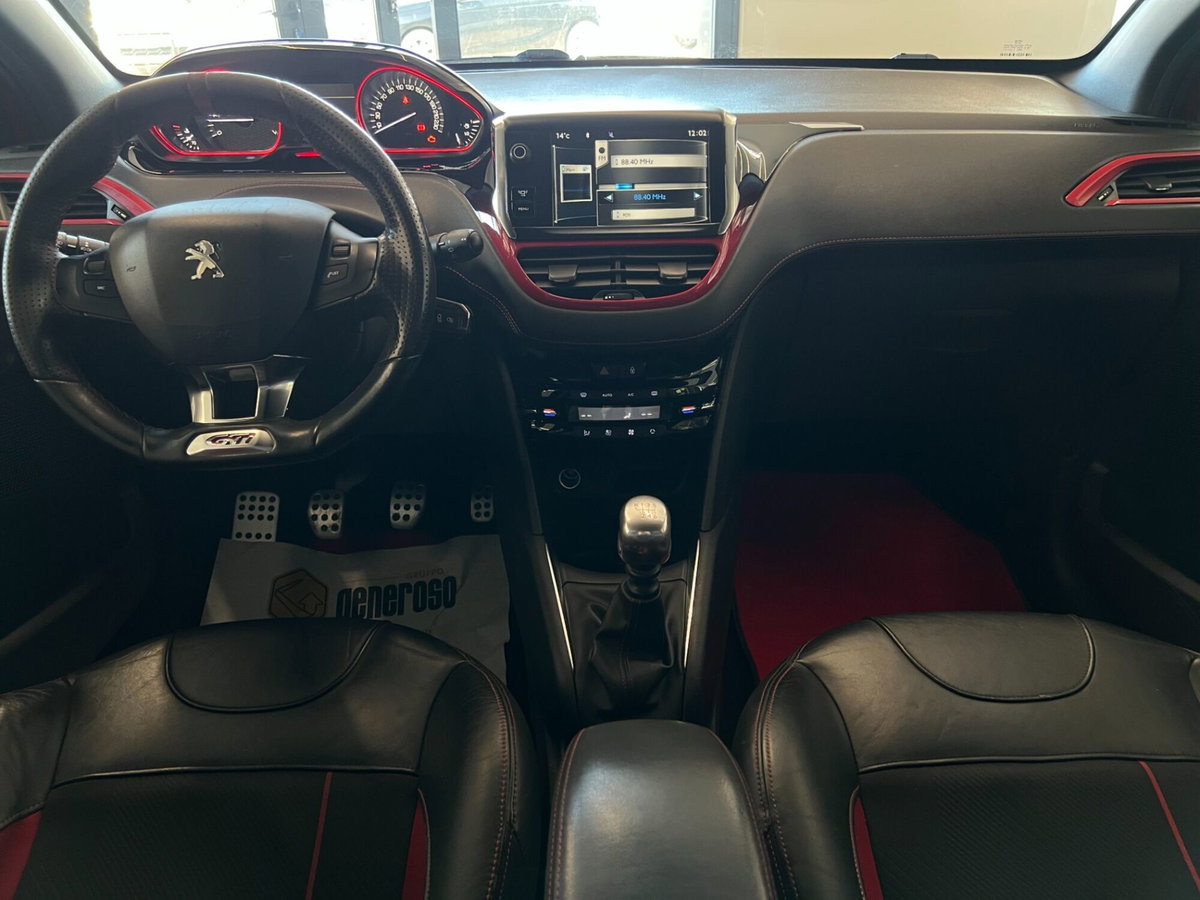 Peugeot 208 THP 200 CV 3 porte GTi (10)