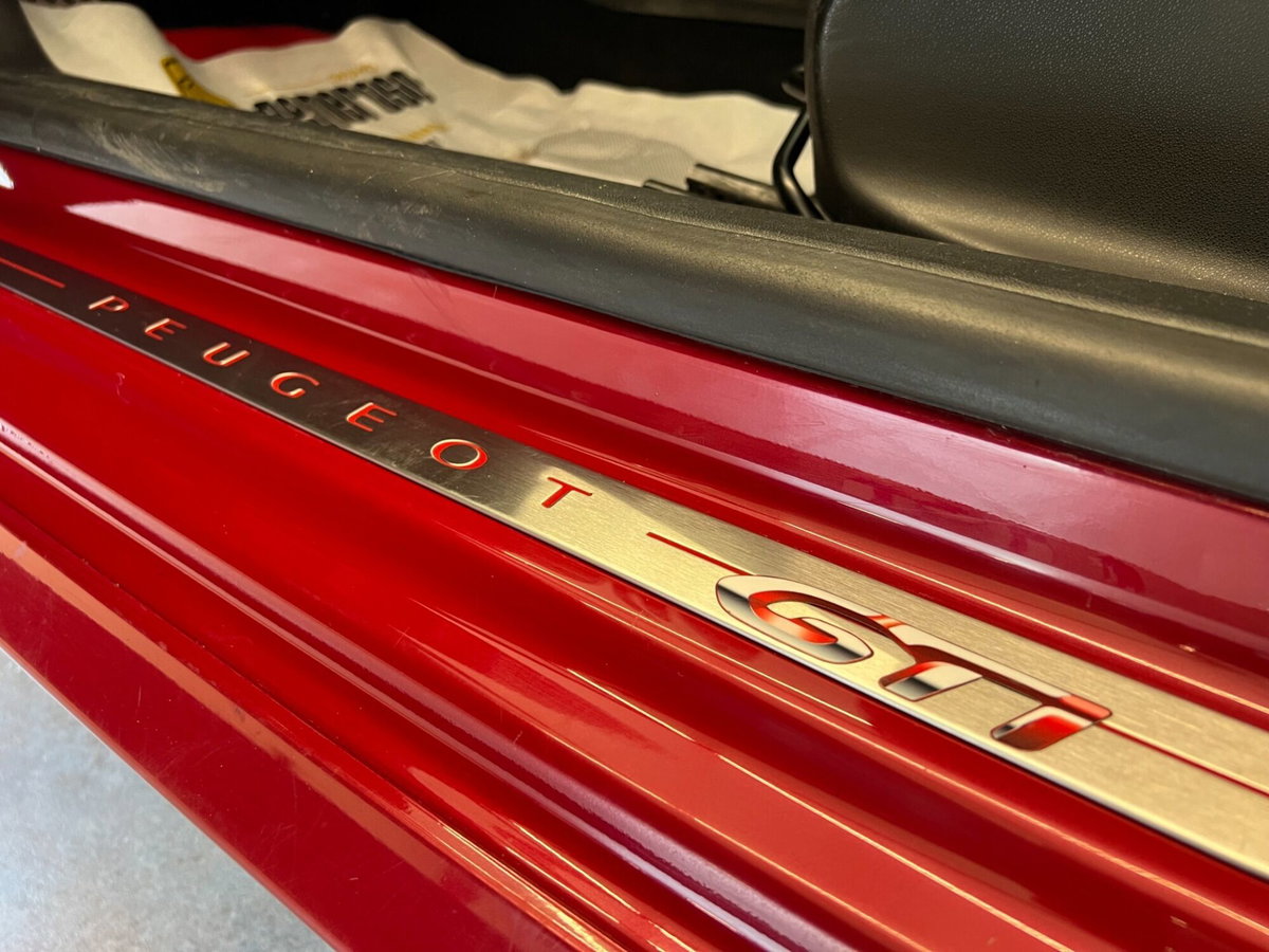 Peugeot 208 THP 200 CV 3 porte GTi (12)