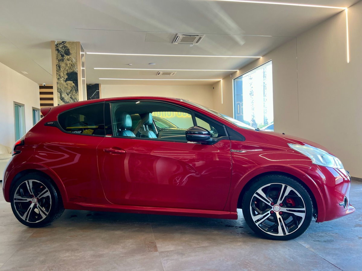 Peugeot 208 THP 200 CV 3 porte GTi (2)
