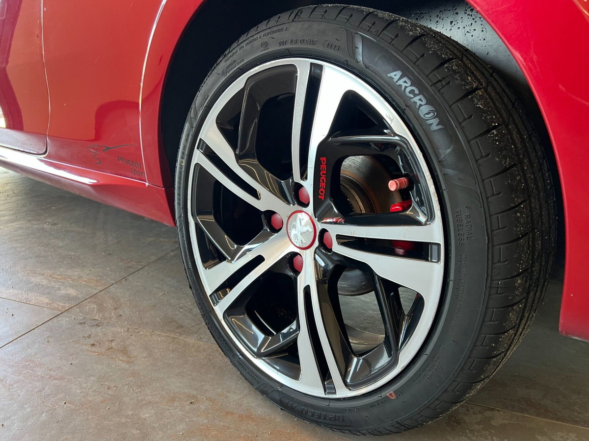 Peugeot 208 THP 200 CV 3 porte GTi (6)