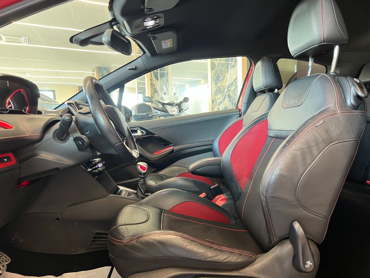 Peugeot 208 THP 200 CV 3 porte GTi (9)