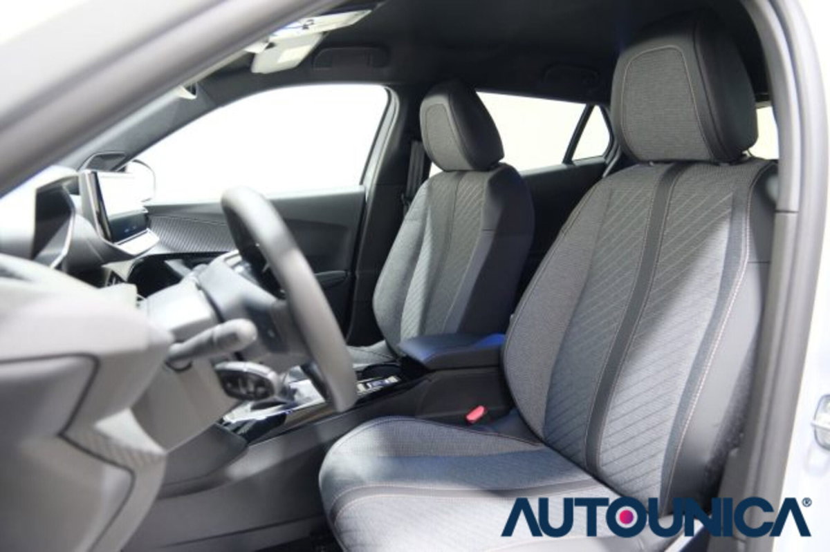 Peugeot 2008 PureTech 100 S&S Allure (6)
