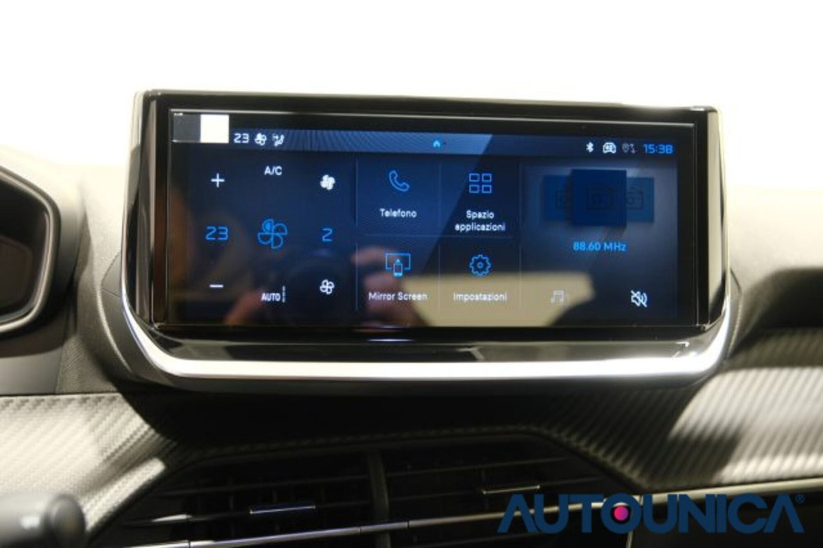 Peugeot 2008 PureTech 100 S&S Allure (9)