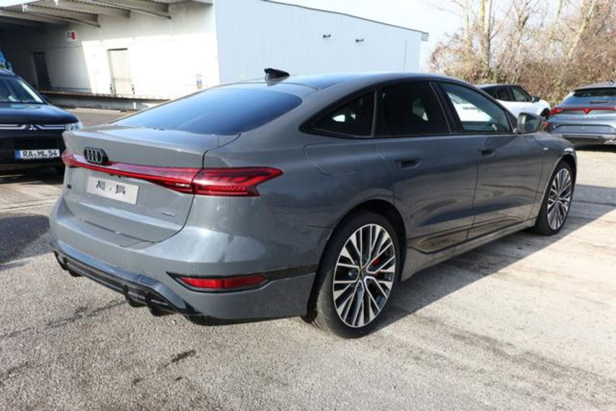 Audi A6 Sportback e-tron S line edition quattro 428cv (2)