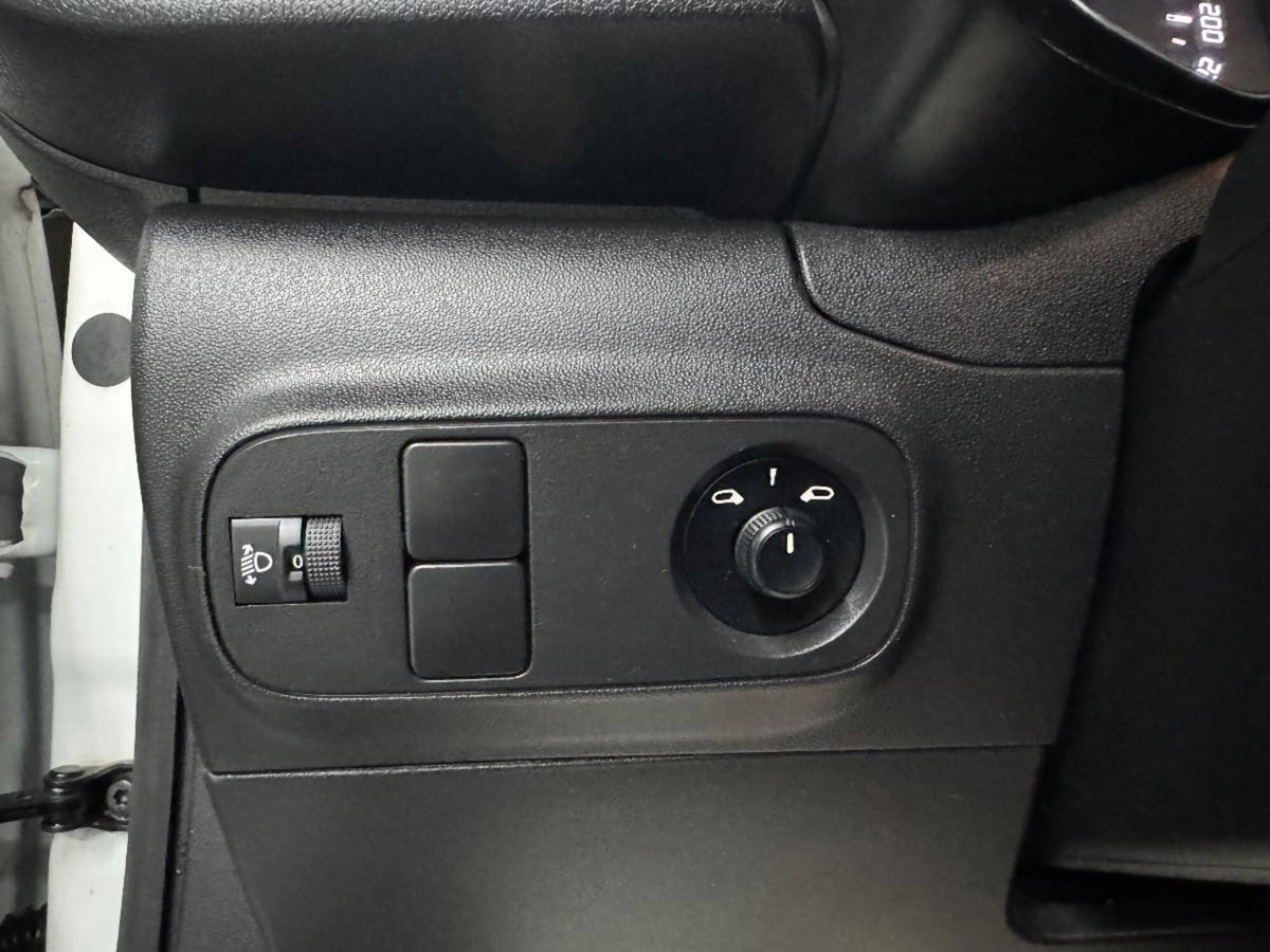 Citroen C3 BlueHDi 100 S&S Shine Pack (14)