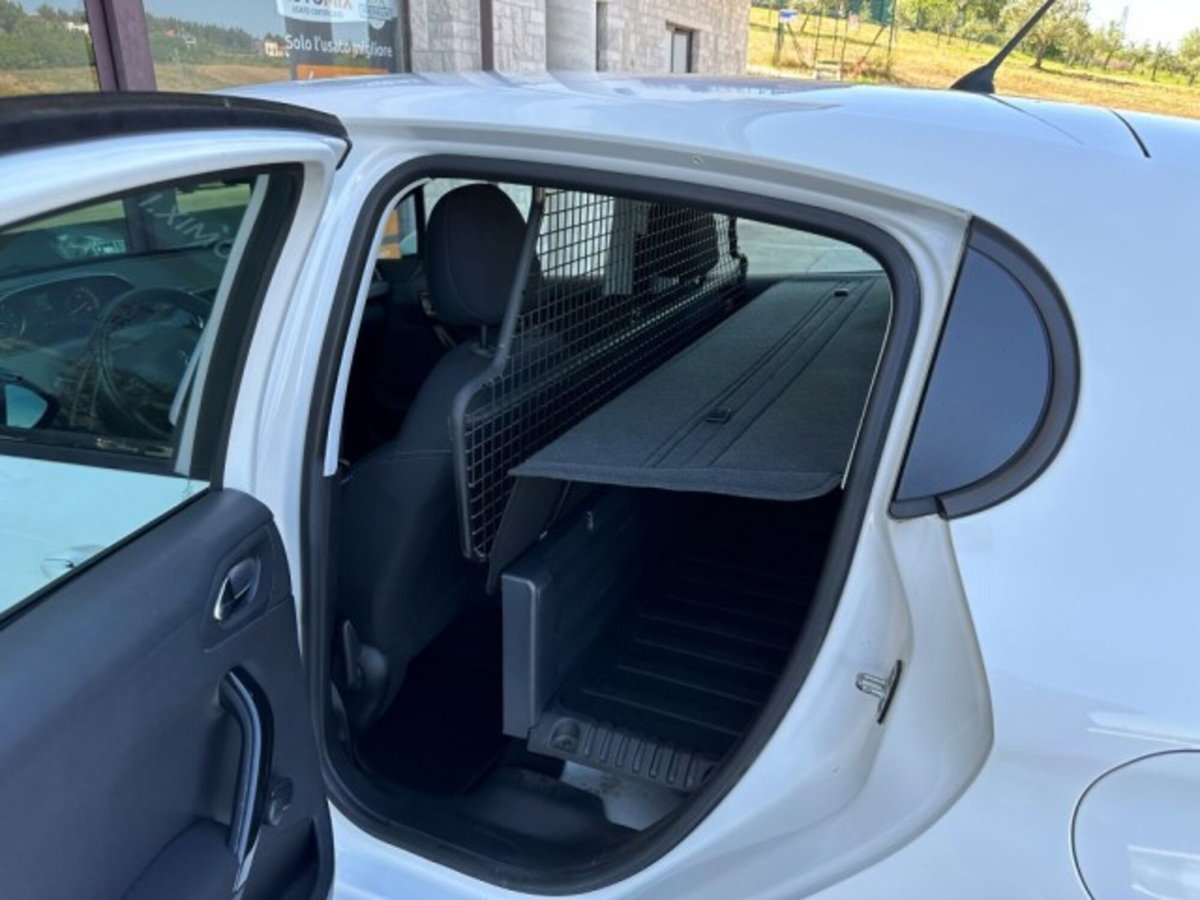 Peugeot 208 75 5 porte Van Active (16)