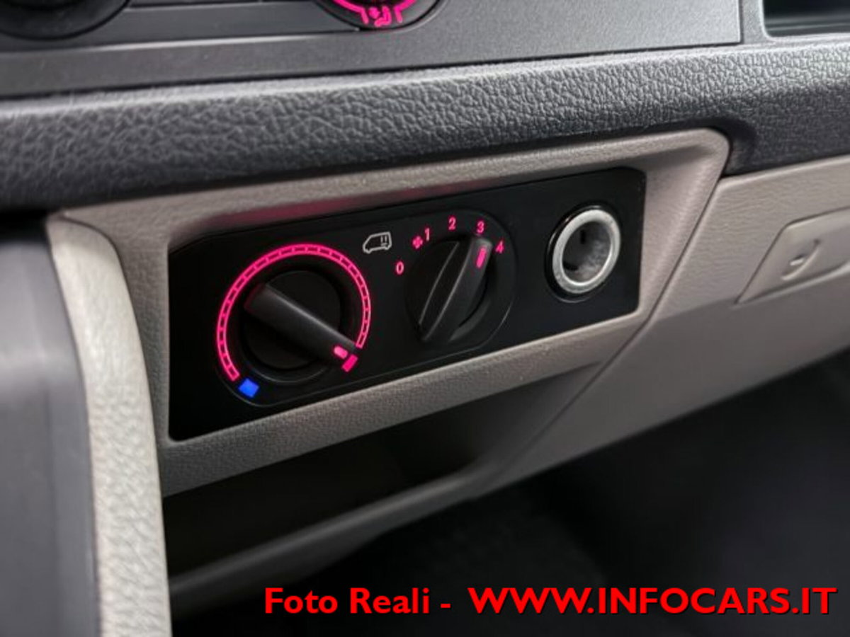 Volkswagen Veicoli Commerciali Caravelle Furgone 2.0 TDI 102CV PC Trendline (17)