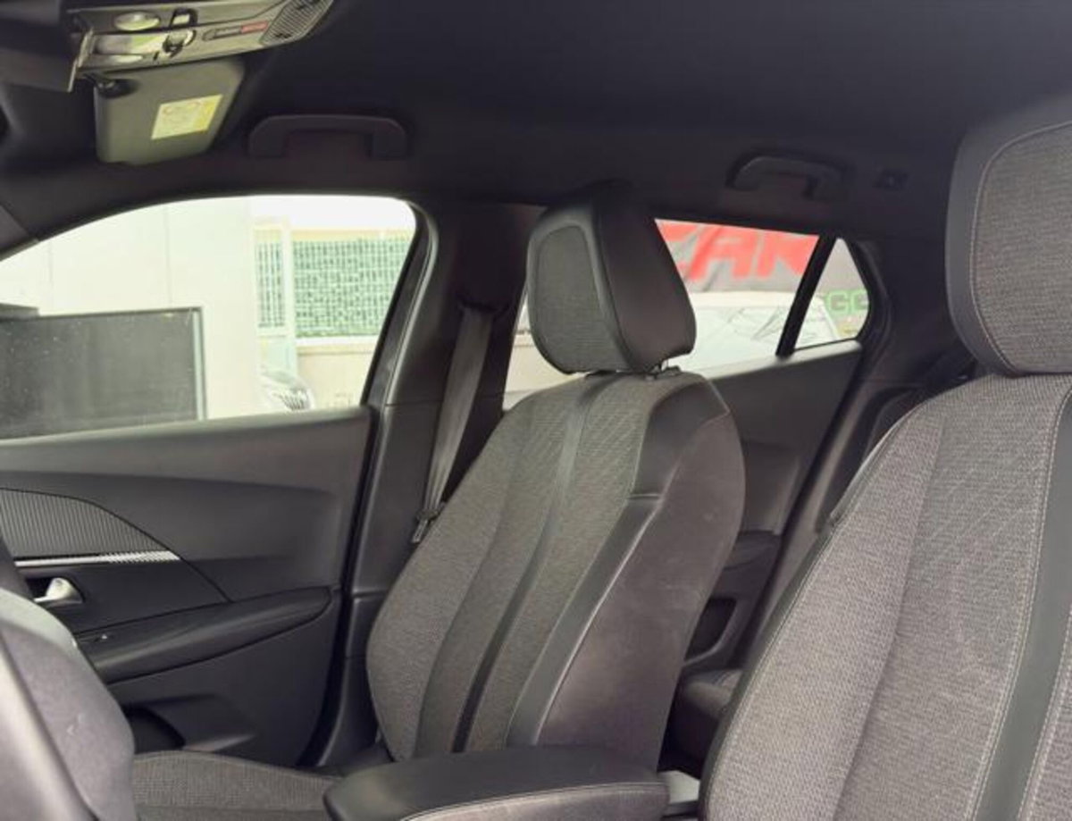 Peugeot 2008 BlueHDi 130 S&S EAT8 Allure Pack (14)
