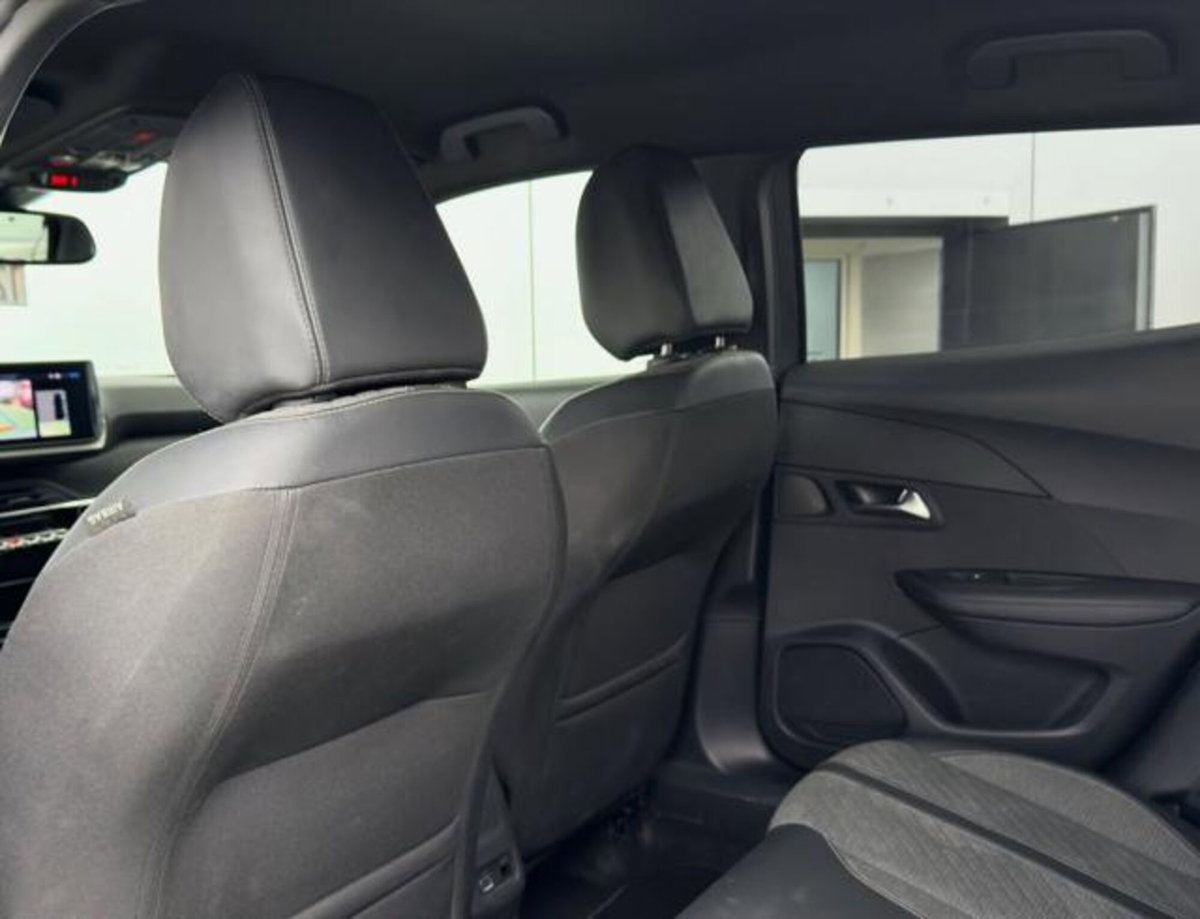 Peugeot 2008 BlueHDi 130 S&S EAT8 Allure Pack (15)