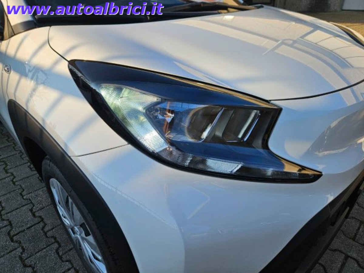 Toyota Aygo X 1.0 Active 72cv (11)