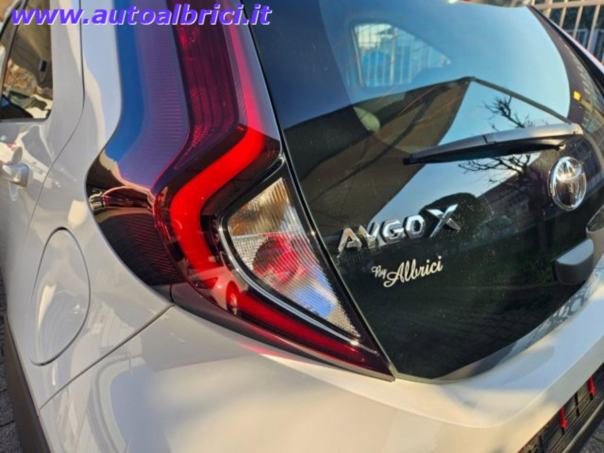 Toyota Aygo X 1.0 Active 72cv (12)