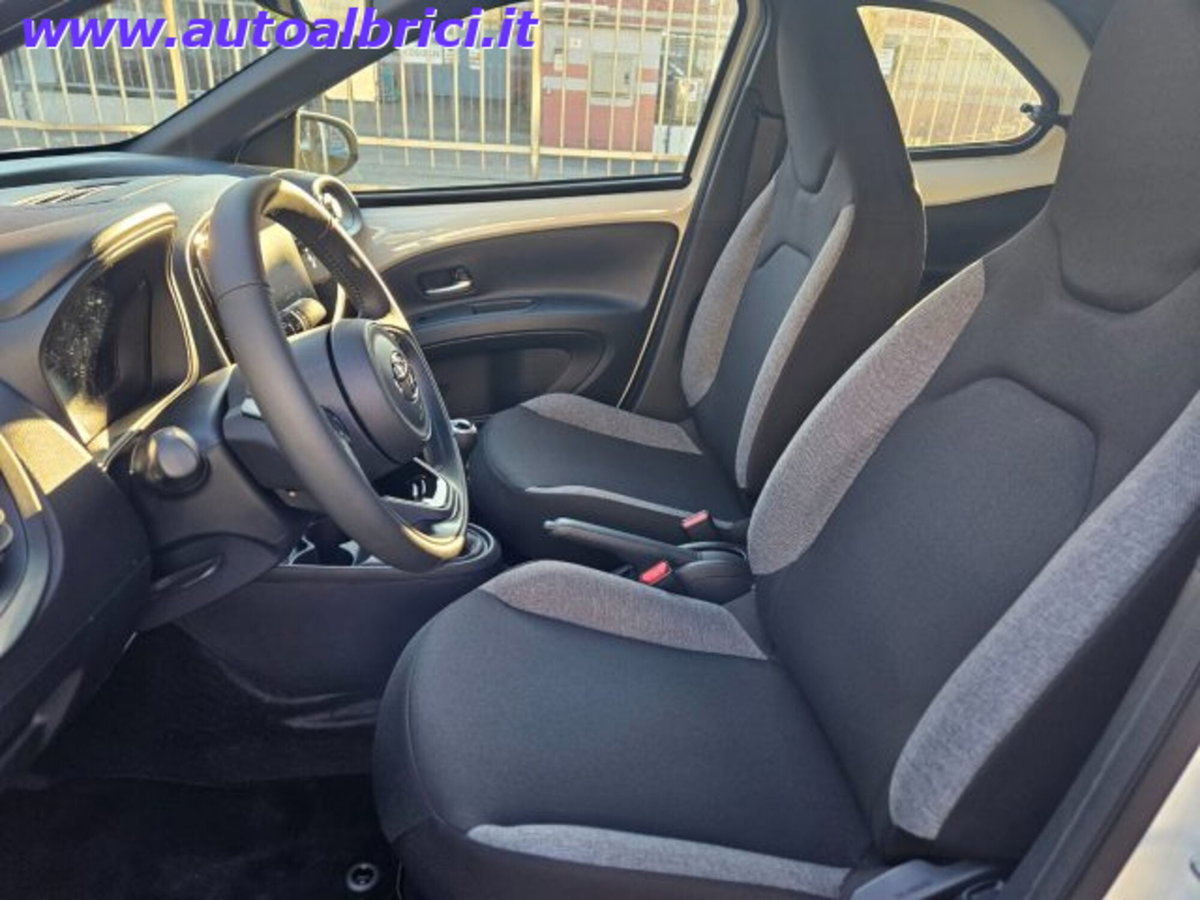 Toyota Aygo X 1.0 Active 72cv (18)