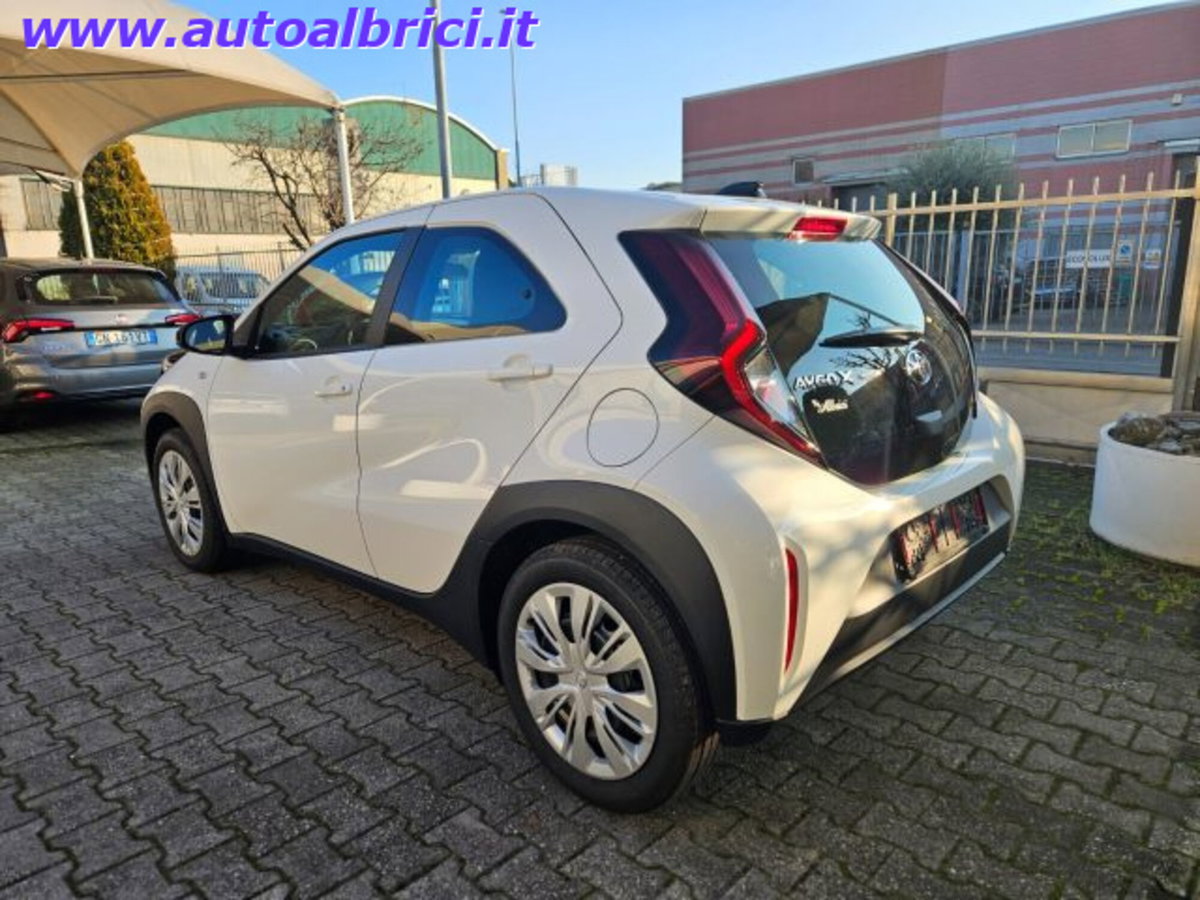 Toyota Aygo X 1.0 Active 72cv (8)