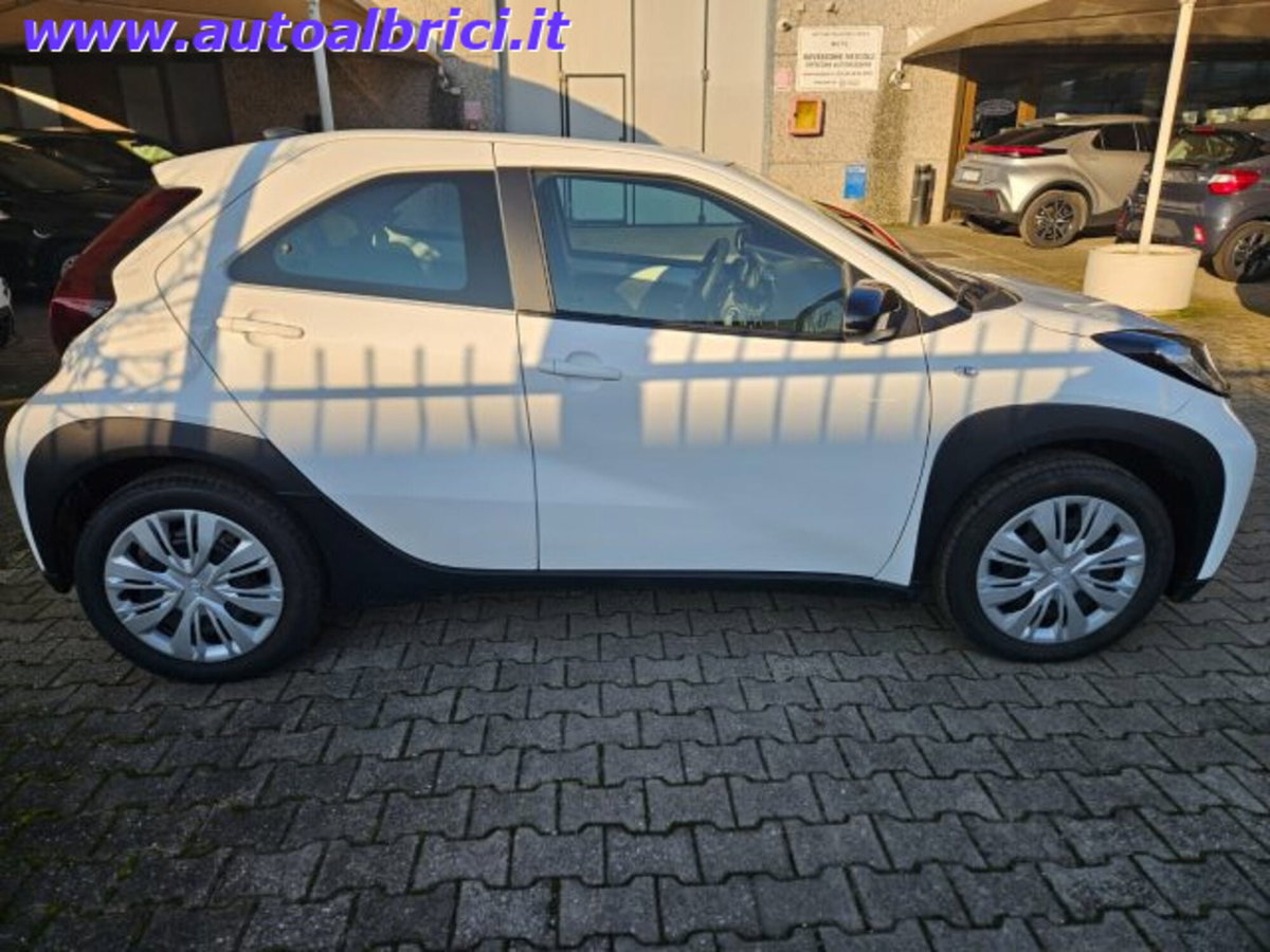 Toyota Aygo X 1.0 Active 72cv (9)