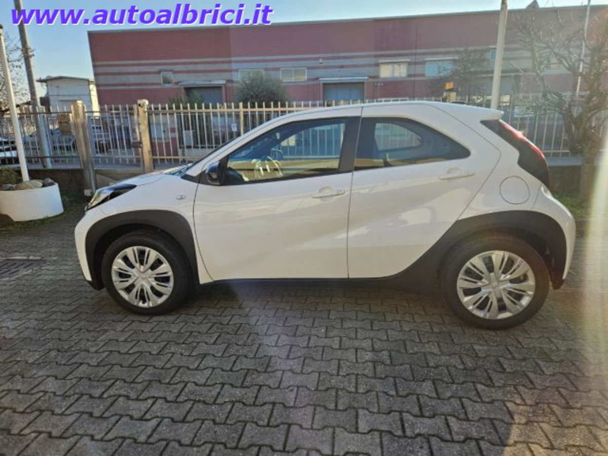 Toyota Aygo X 1.0 Active 72cv (10)