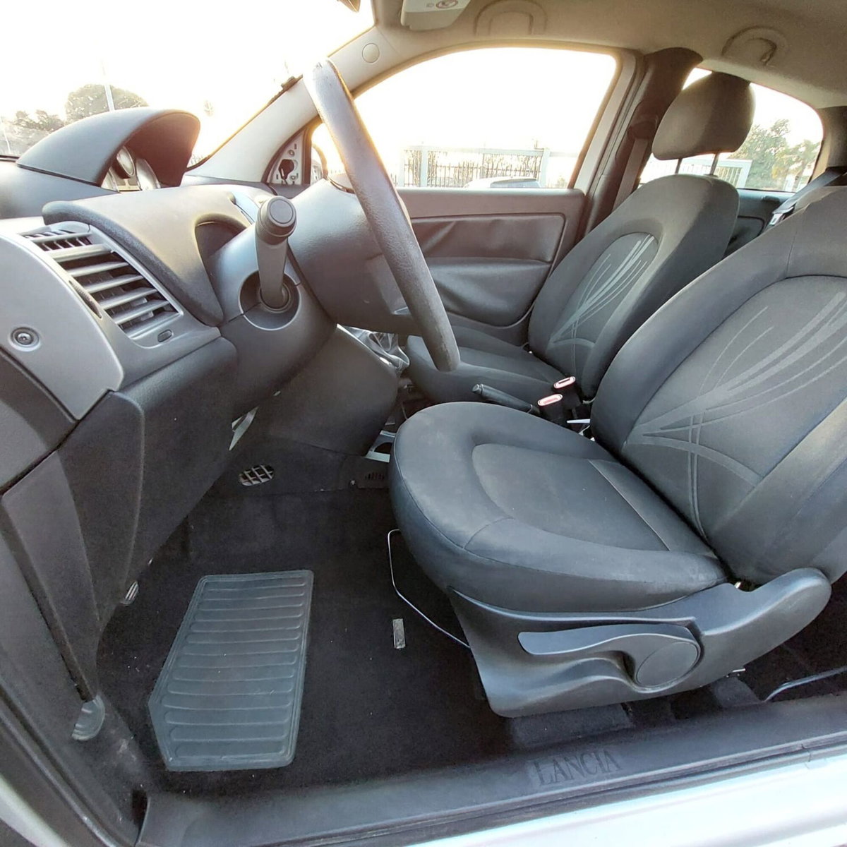 Lancia Ypsilon 1.2 69 CV Elle (13)