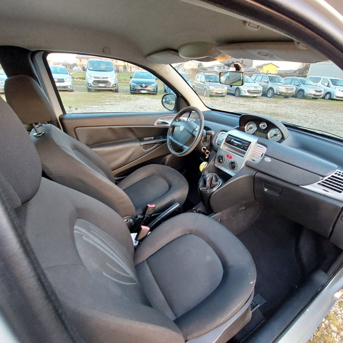 Lancia Ypsilon 1.2 69 CV Elle (15)