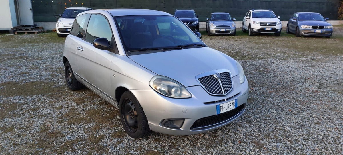 Lancia Ypsilon 1.2 69 CV Elle (2)