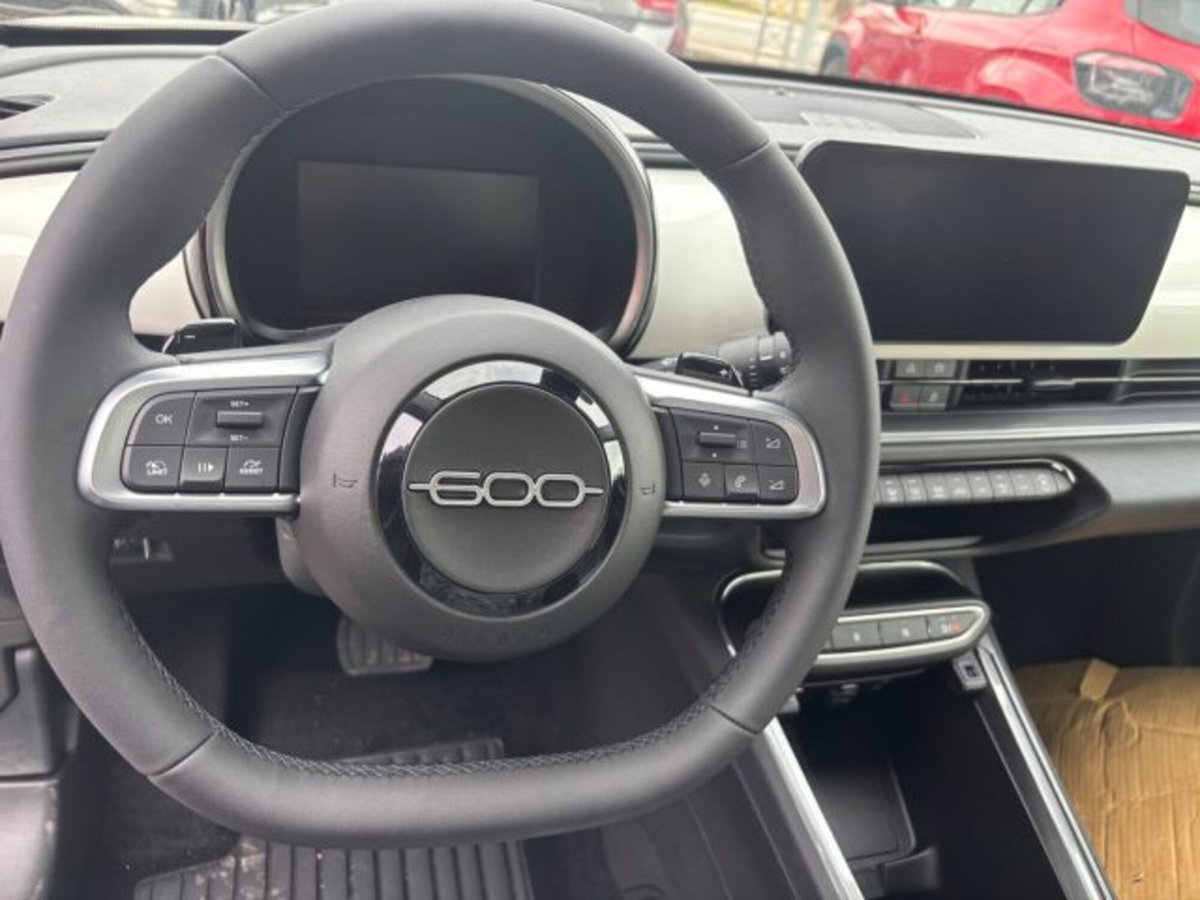 Fiat 600 1.2 hybrid Icon 145cv auto (9)
