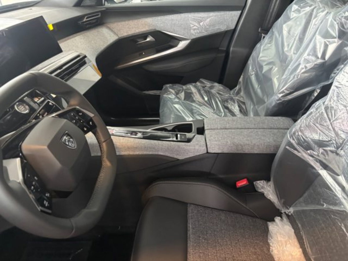 Peugeot 3008 1.2 hybrid Allure 145cv e-dcs6 (15)