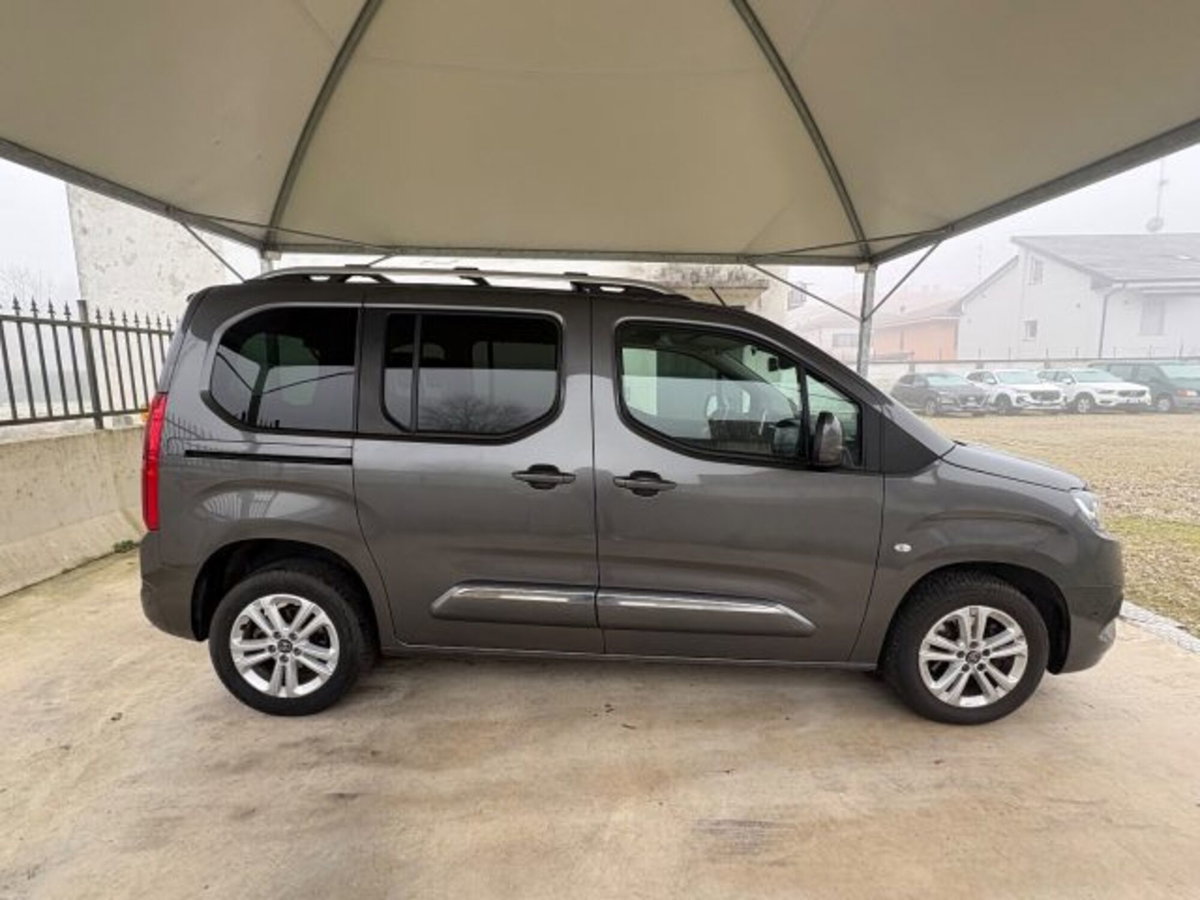 Toyota Proace City Verso City Verso 1.5D 100 CV S&S Short Lounge (4)
