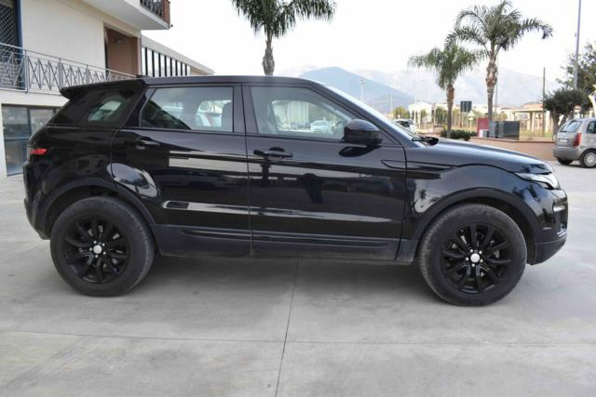 Land Rover Range Rover Evoque 2.0 TD4 180 CV 5p. Pure (3)
