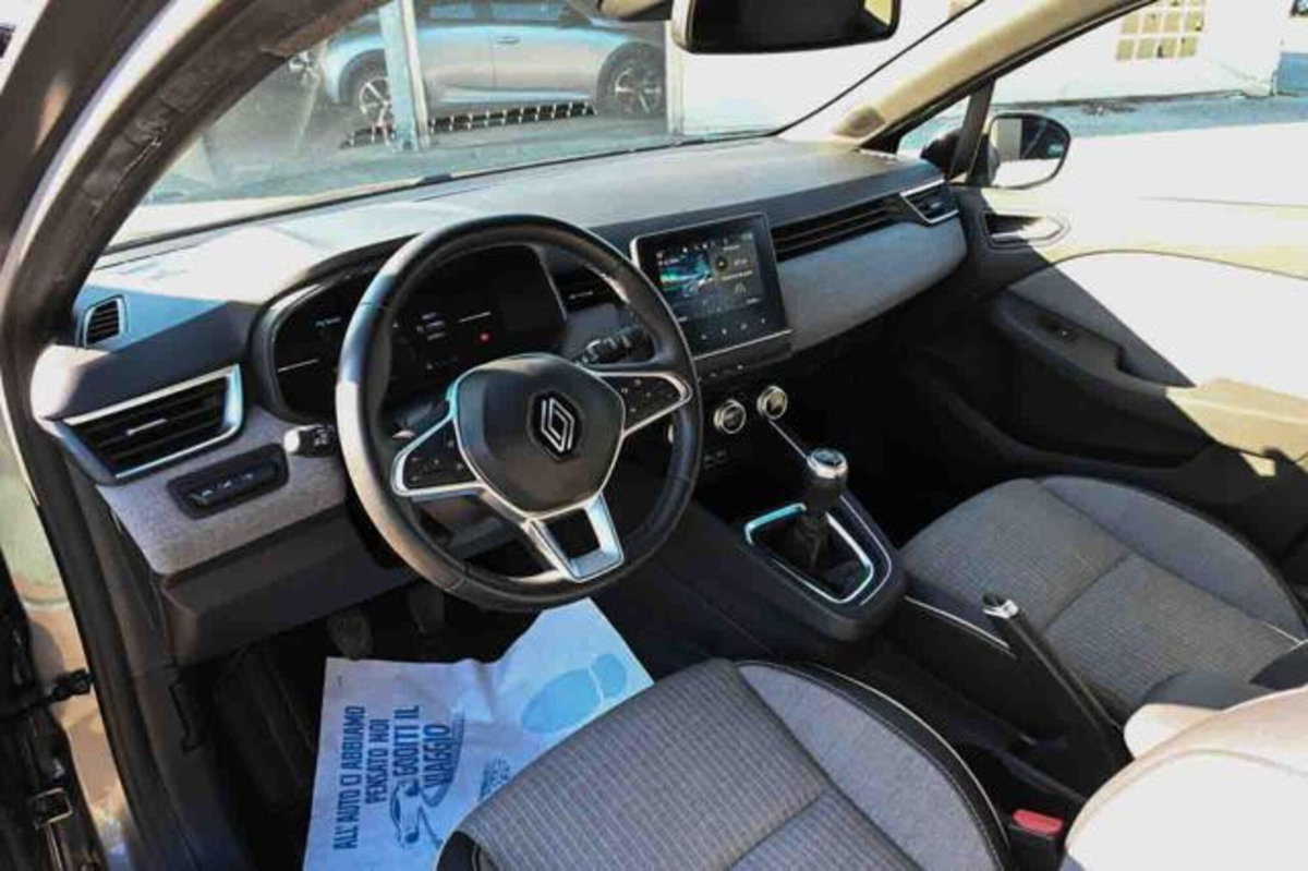Renault Clio TCe 90 CV 5 porte Techno (8)