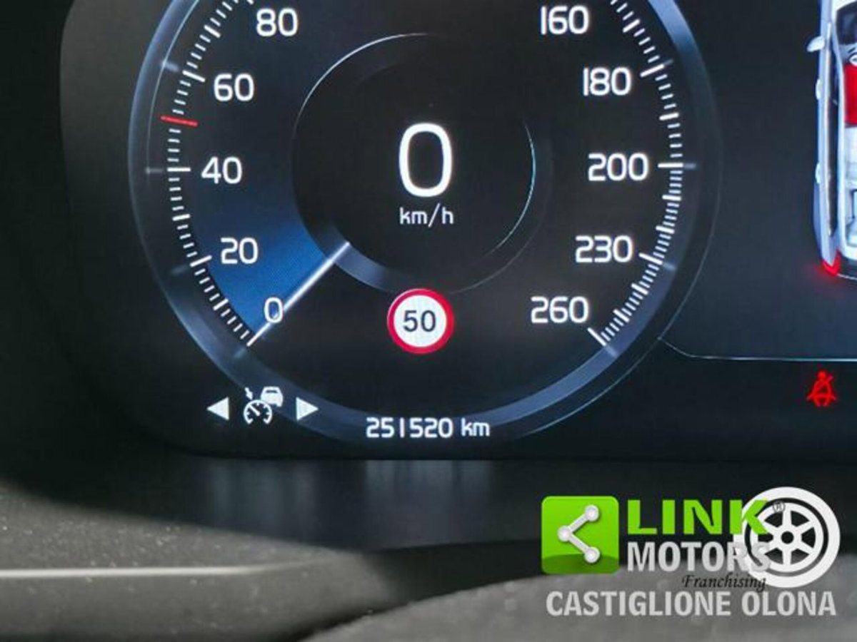Volvo XC90 B5 (d) AWD Geartronic 7 posti R-design (17)