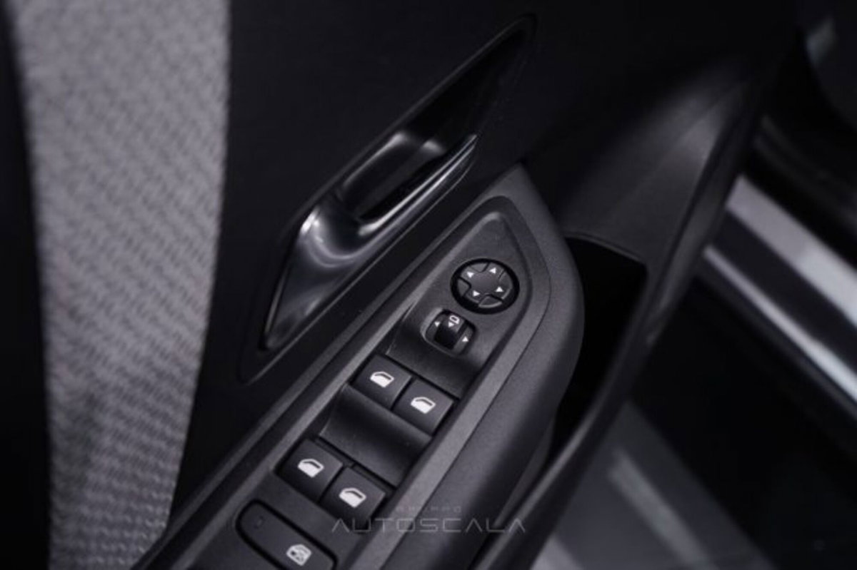 Citroen C4 1.2 puretech Max s&s 130cv eat8 (10)