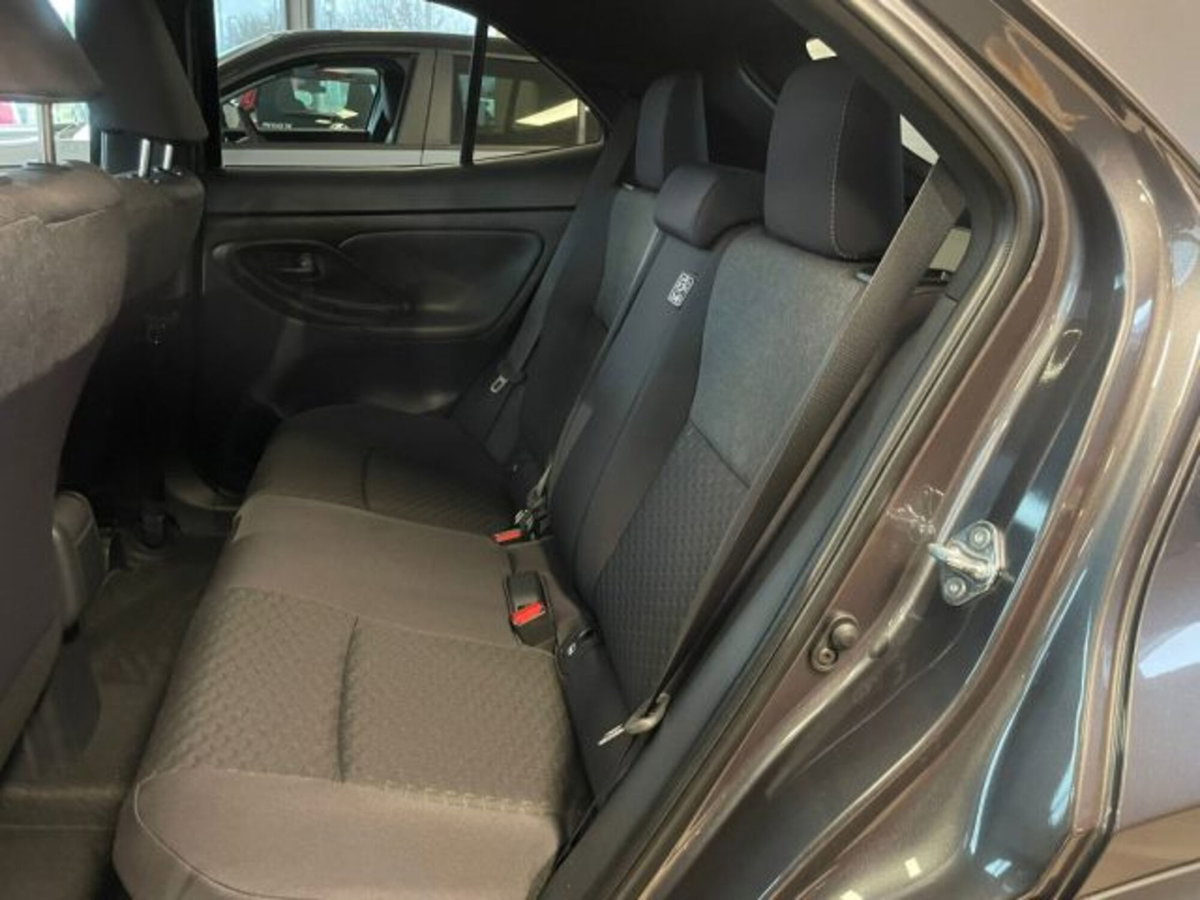 Toyota Yaris Cross 1.5 Hybrid 5p.E-CVT AWD-i Orange Edition (14)