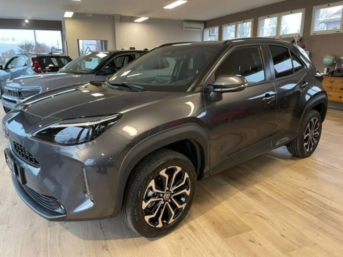 Toyota Yaris Cross 1.5 Hybrid 5p.E-CVT AWD-i Orange Edition (2)